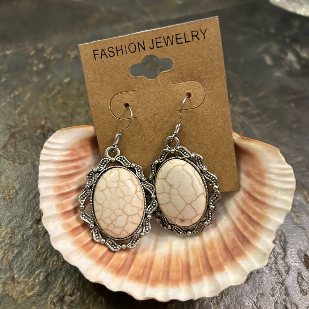 Oval White Crackle Look Stone Hanging Earrings. NWT. Gift Ready!!!